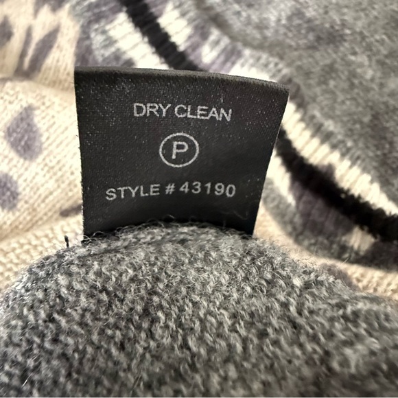 360 Cashmere Leopard Print Sweater. Size XS - Picture 12 of 12